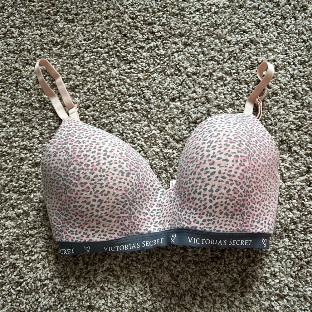Victoria's Secret t-shirt lightly lined wireless bra